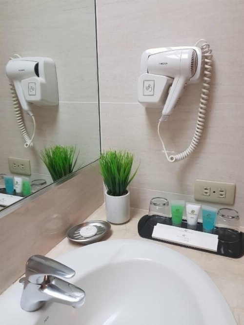 Hotel Kimberly image 7